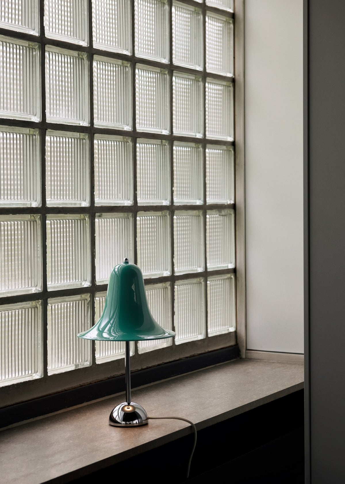 Pantop Ø23 Table Lamp, design by Verner Panton